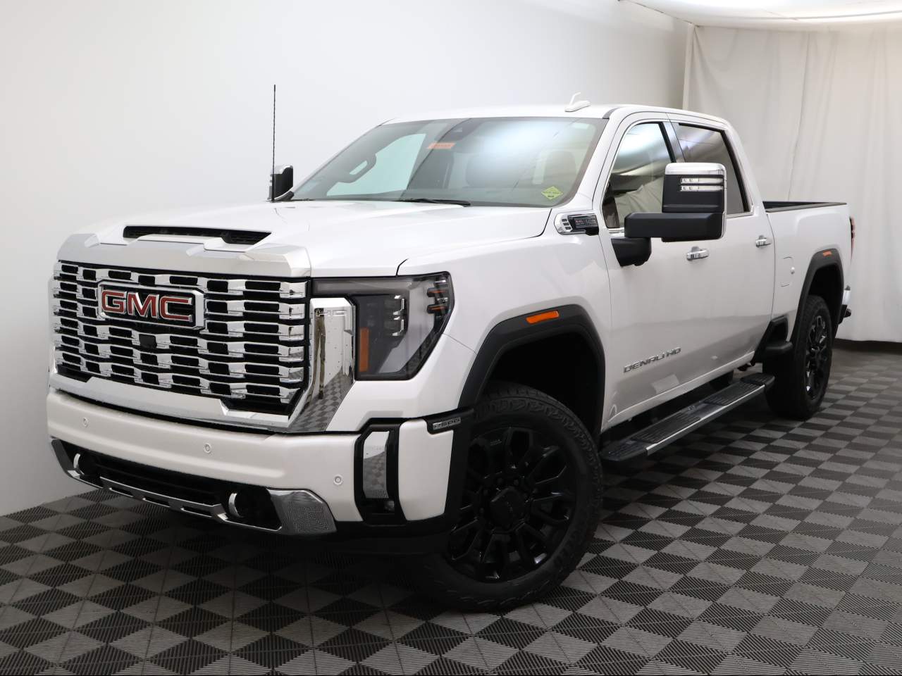 2025 GMC Sierra 2500HD Crew Cab Denali 4WD