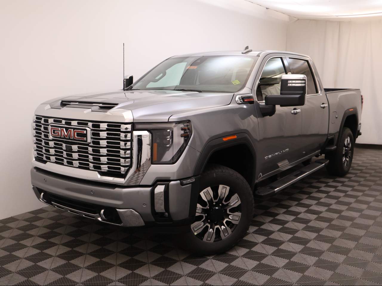 2025 GMC Sierra 2500HD Crew Cab Denali 4WD