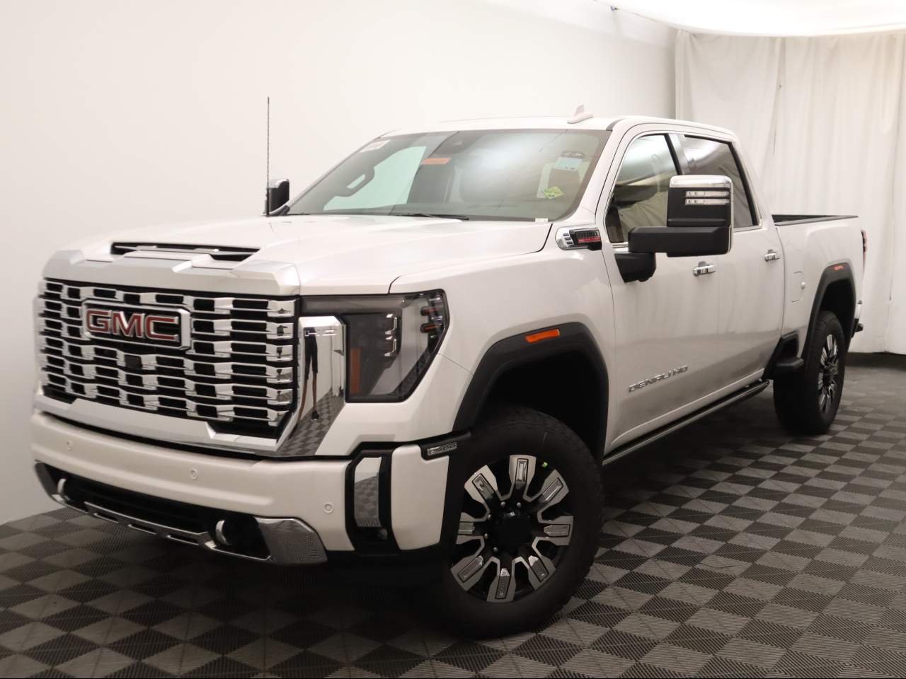 2025 GMC Sierra 2500HD Crew Cab Denali 4WD