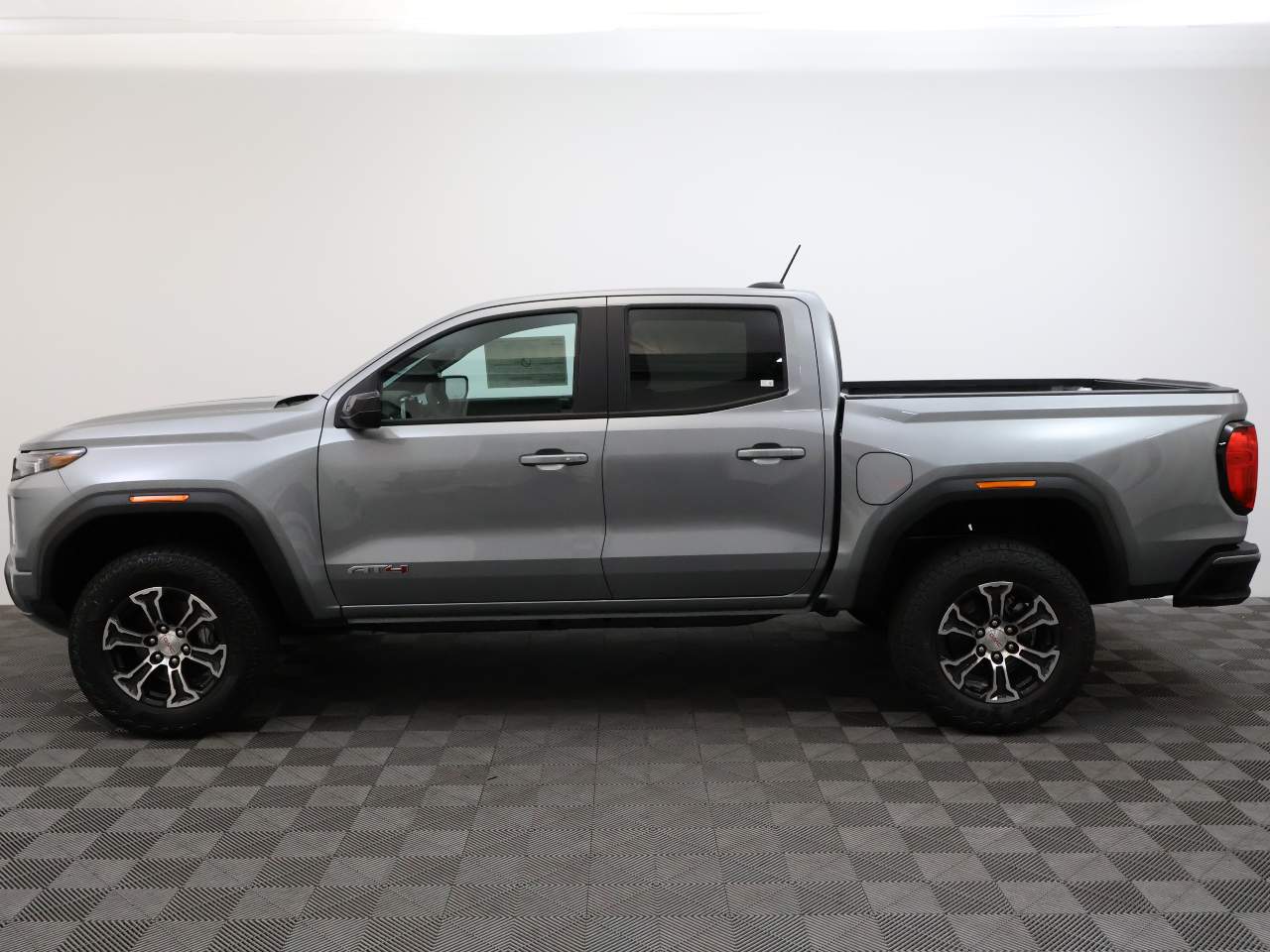 2025 GMC Canyon AT4 4WD