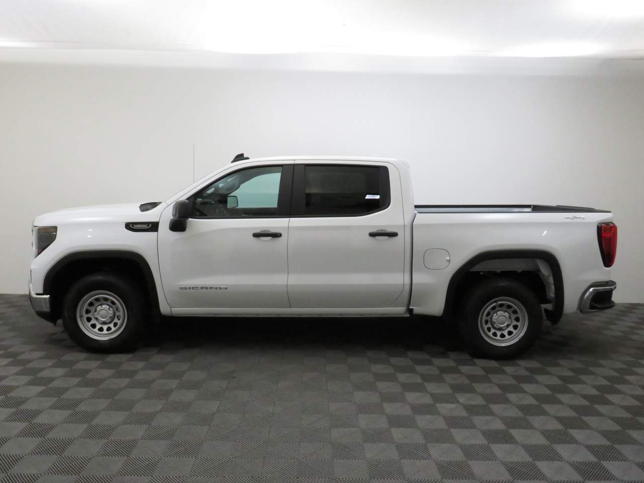 2025 GMC Sierra 1500 Crew Cab Pro 4WD