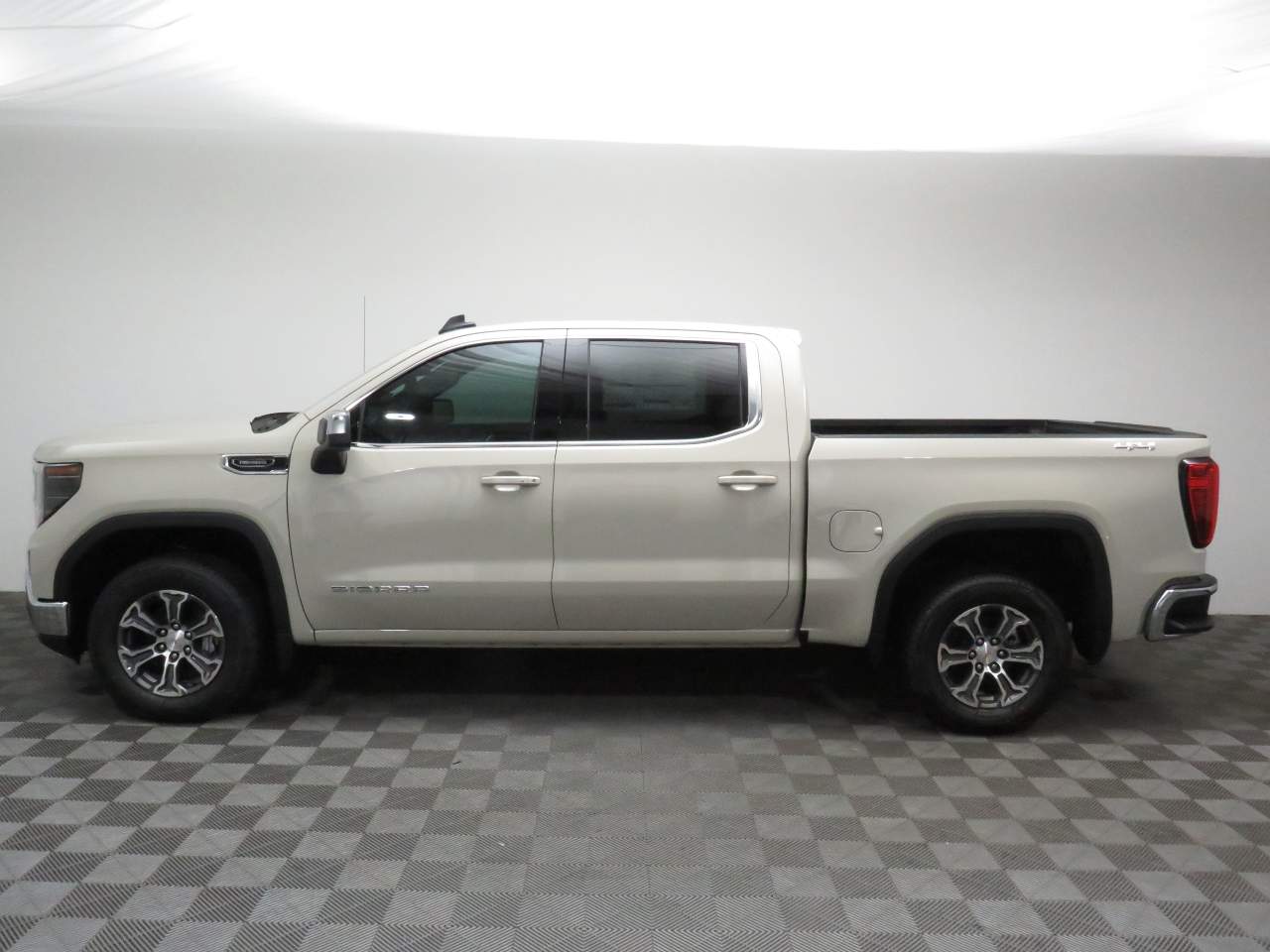 2026 GMC Sierra 1500 Crew Cab SLE 4WD