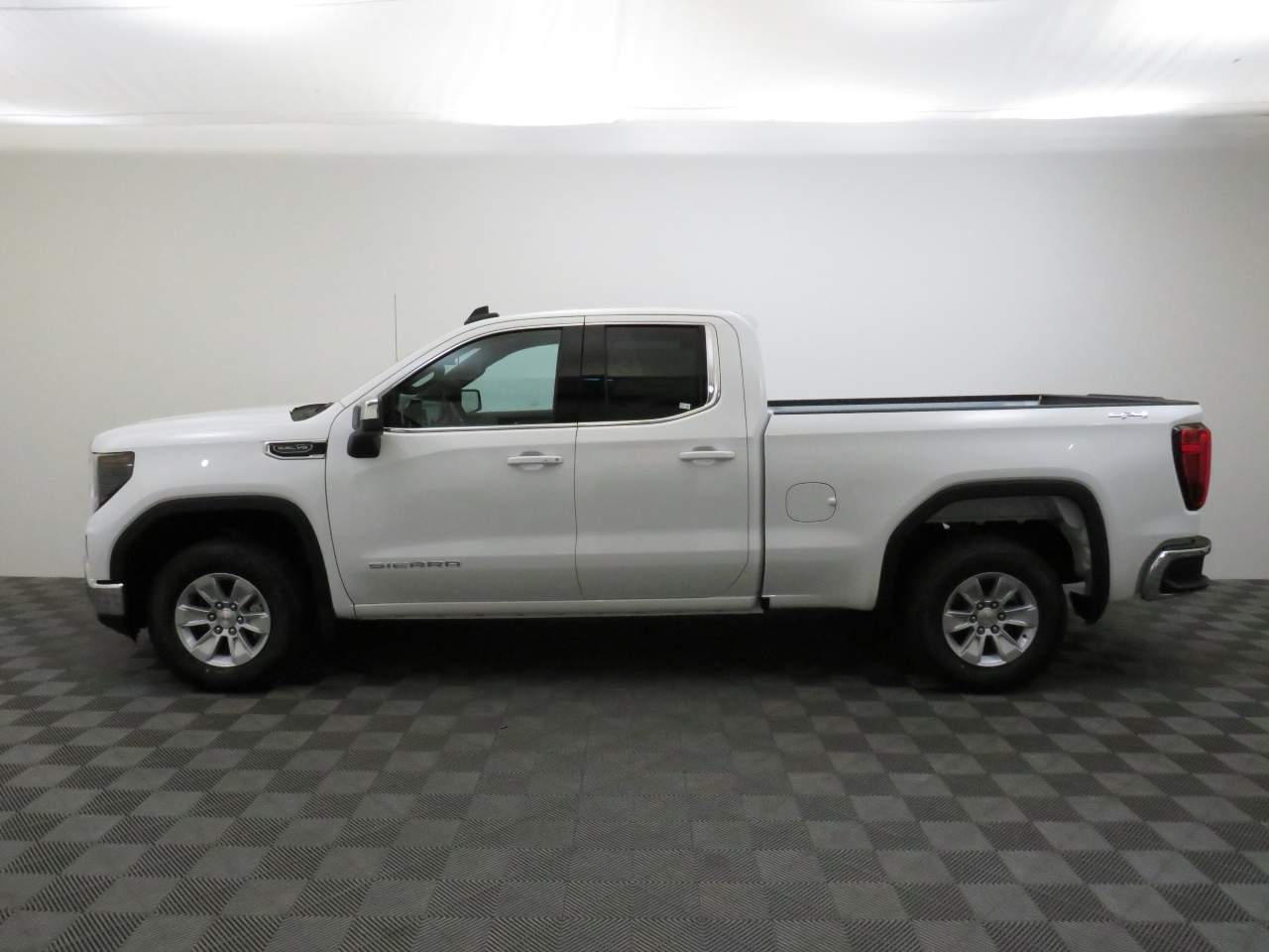 2025 GMC Sierra 1500 Double Cab SLE 4WD