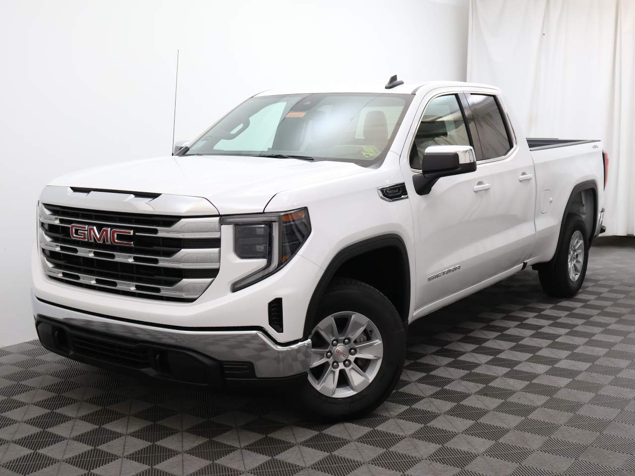 2025 GMC Sierra 1500 Double Cab SLE 4WD