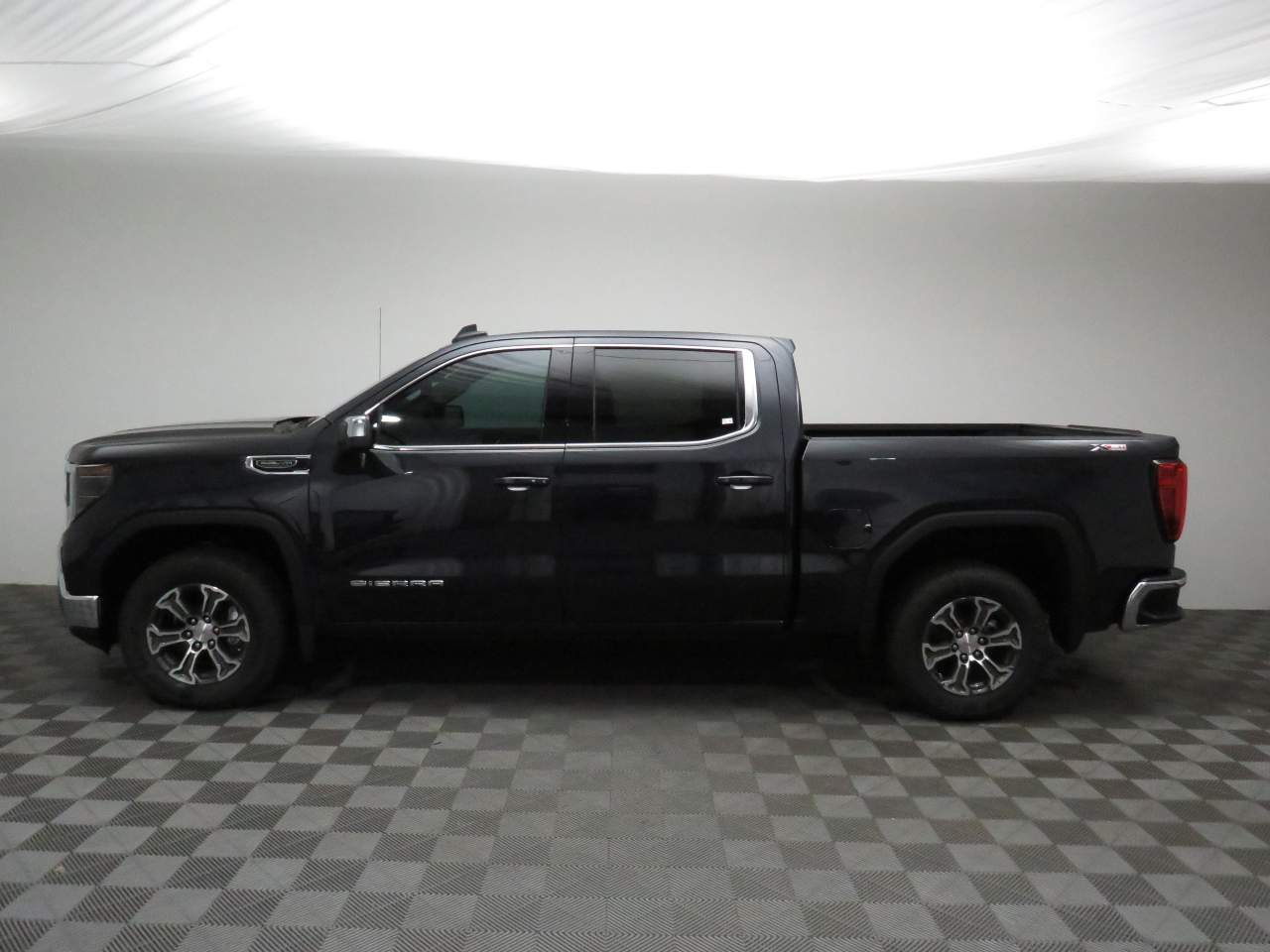 2025 GMC Sierra 1500 Crew Cab SLE 4WD
