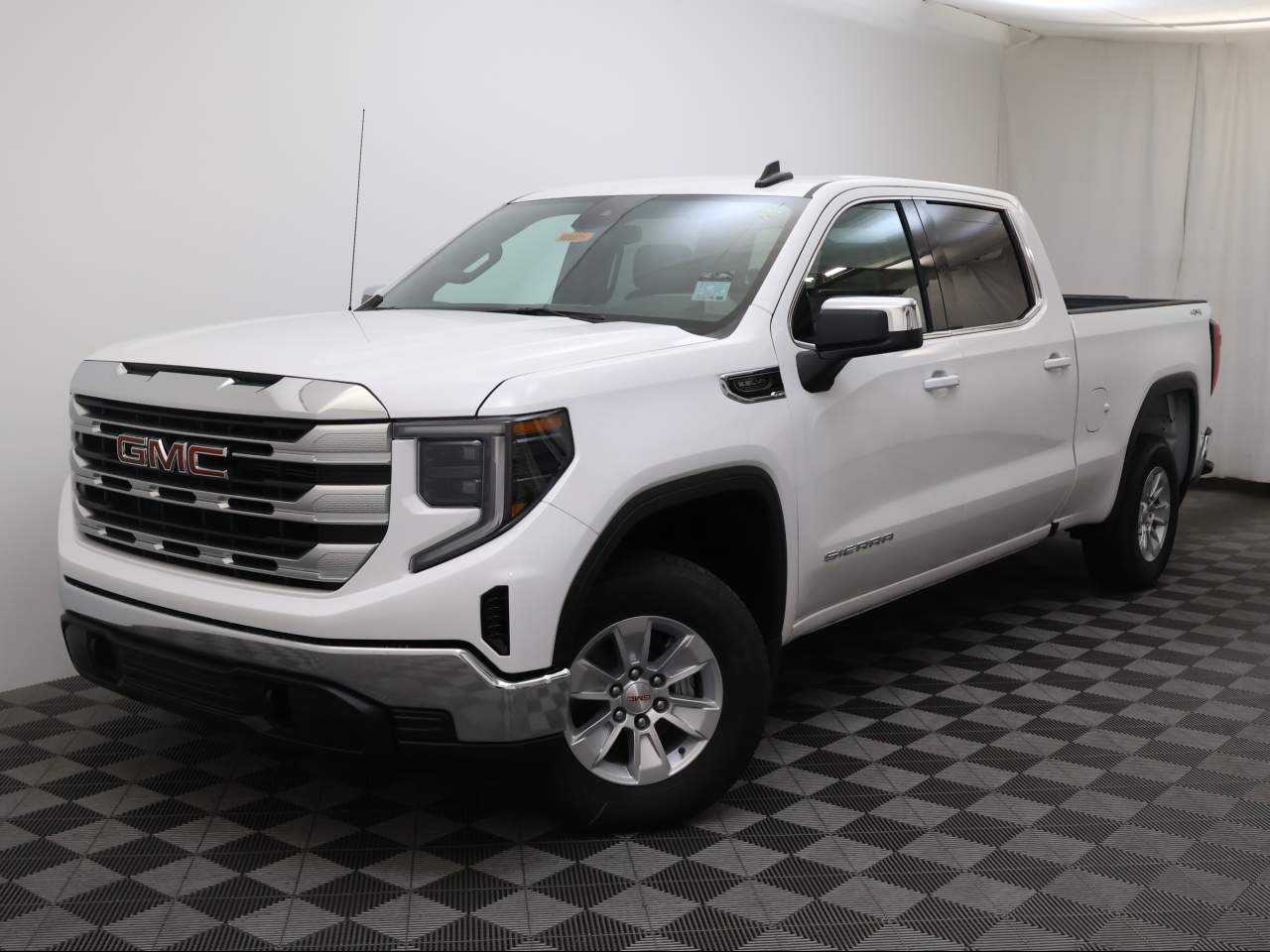 2025 GMC Sierra 1500 Crew Cab SLE 4WD