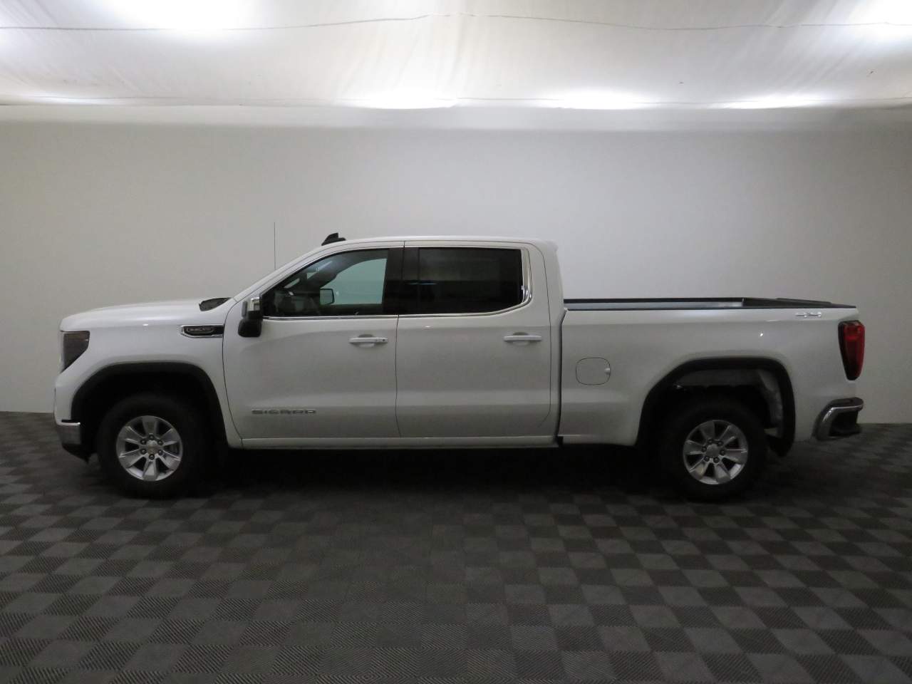 2025 GMC Sierra 1500 Crew Cab SLE 4WD