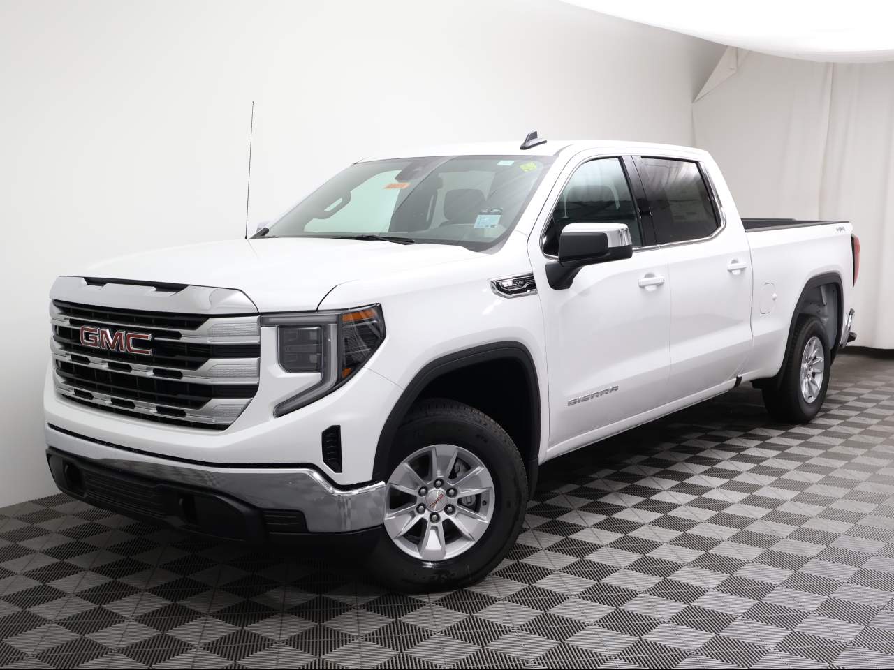 2025 GMC Sierra 1500 Crew Cab SLE 4WD