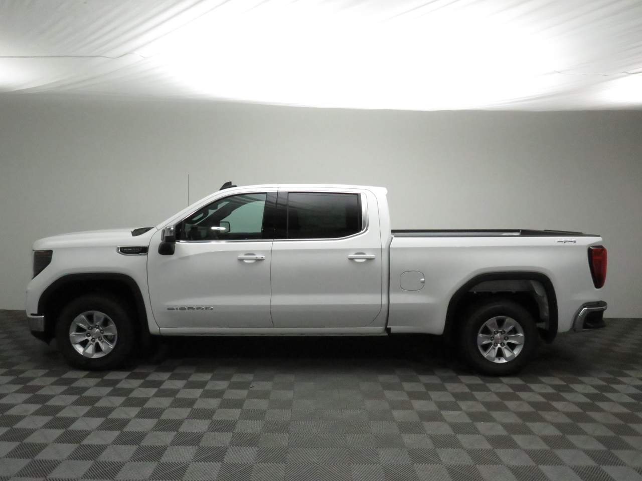 2025 GMC Sierra 1500 Crew Cab SLE 4WD