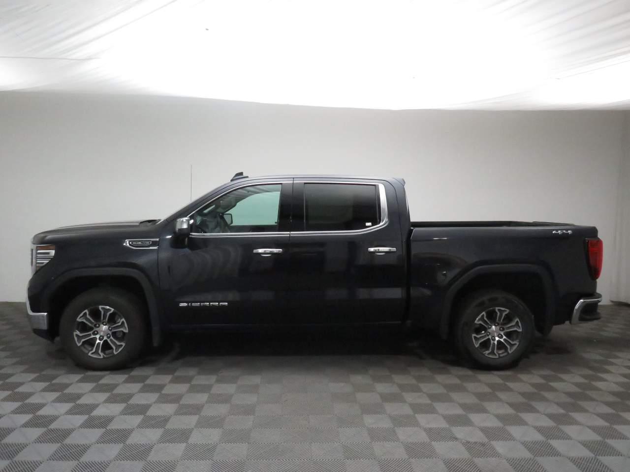 2025 GMC Sierra 1500 SLT Crew Cab
