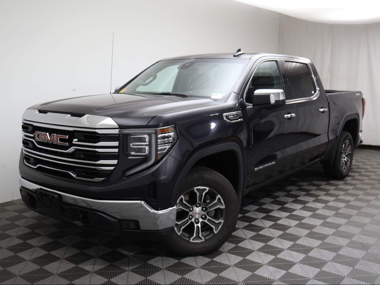 2025 GMC Sierra 1500 SLT Crew Cab