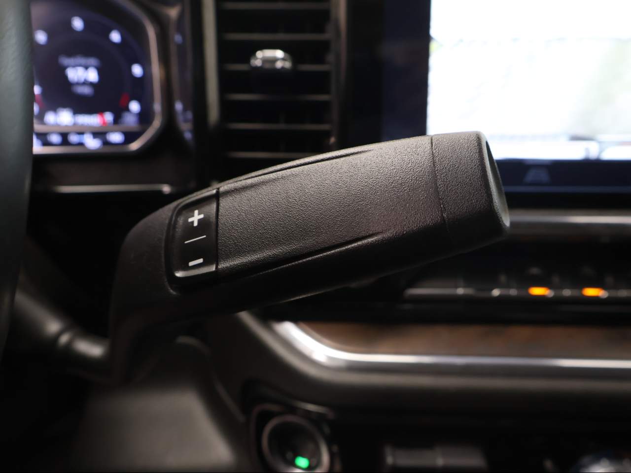 2025 GMC Sierra 1500 SLT Crew Cab