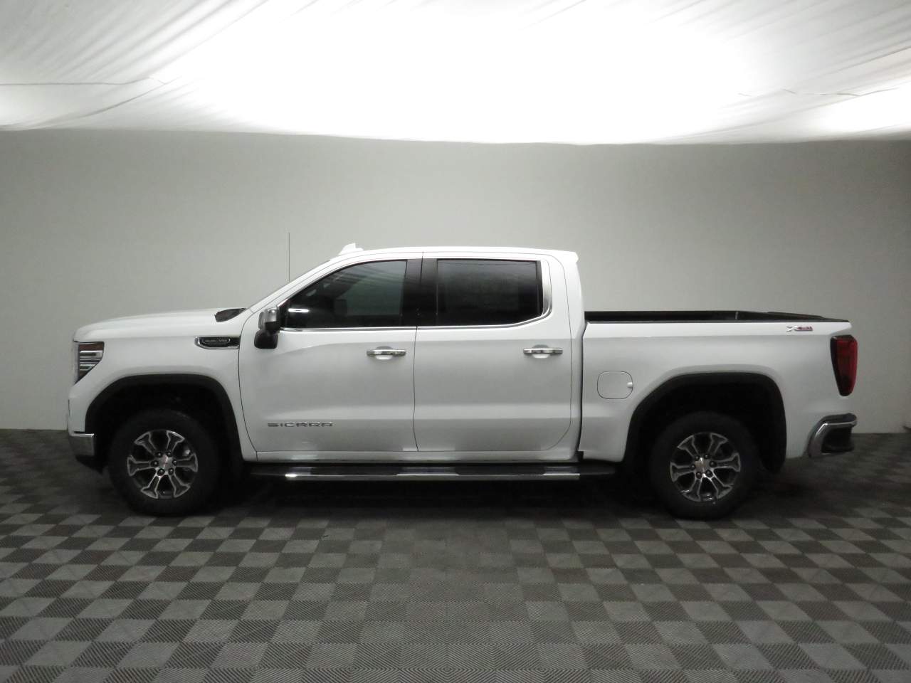 2026 GMC Sierra 1500 Crew Cab SLT 4WD