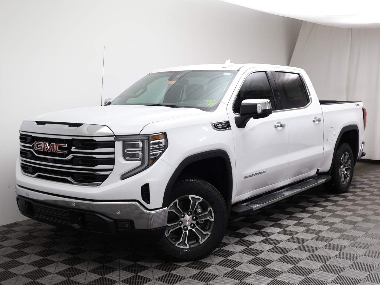 2026 GMC Sierra 1500 Crew Cab SLT 4WD