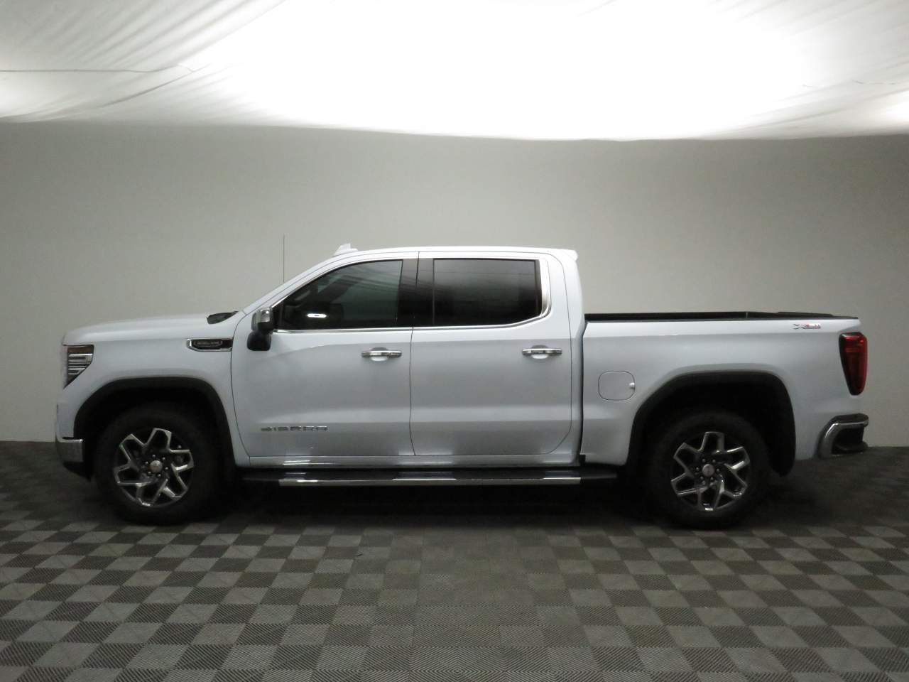2026 GMC Sierra 1500 Crew Cab SLT 4WD