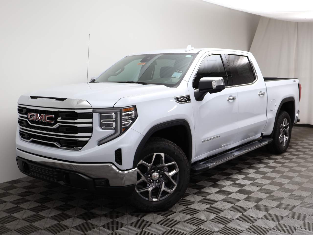 2026 GMC Sierra 1500 Crew Cab SLT 4WD