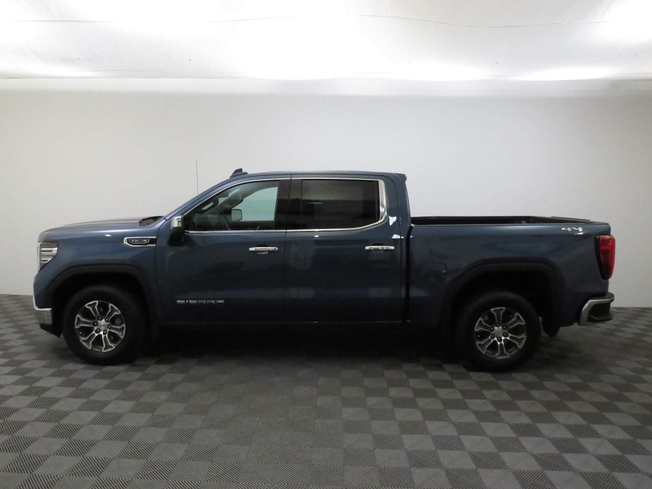 2024 GMC Sierra 1500 SLT Crew Cab