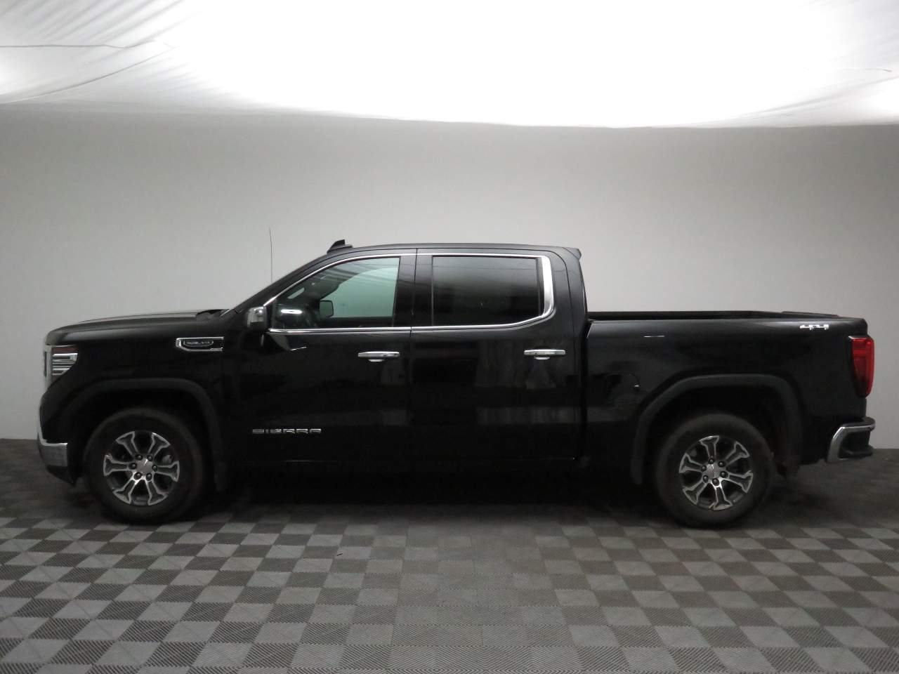 2024 GMC Sierra 1500 SLT Crew Cab