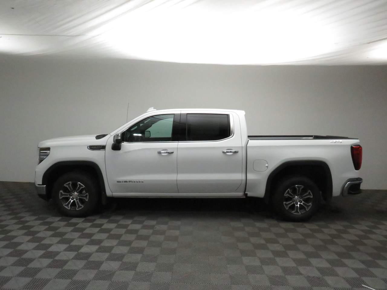 2025 GMC Sierra 1500 SLT Crew Cab