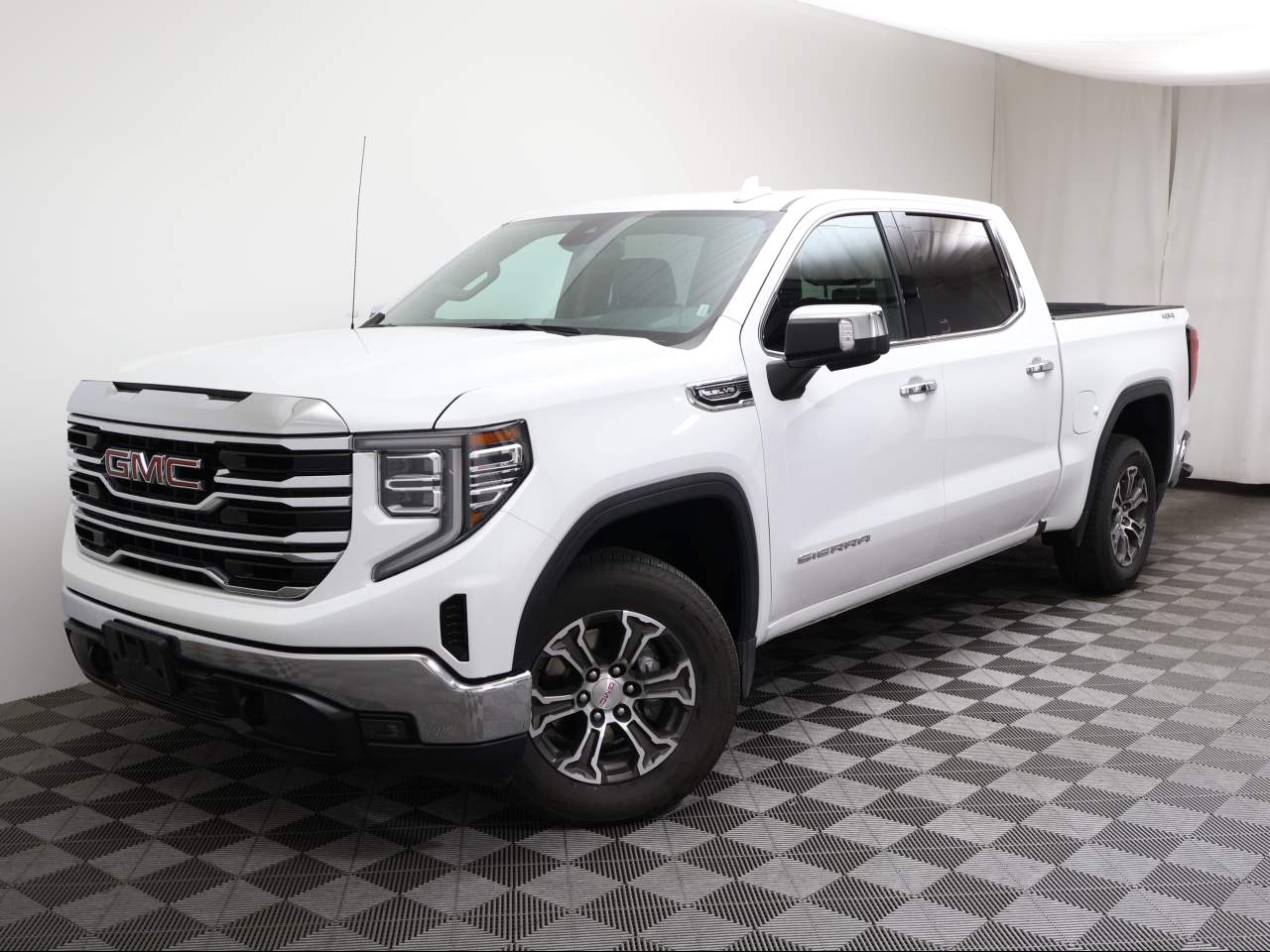2025 GMC Sierra 1500 SLT Crew Cab