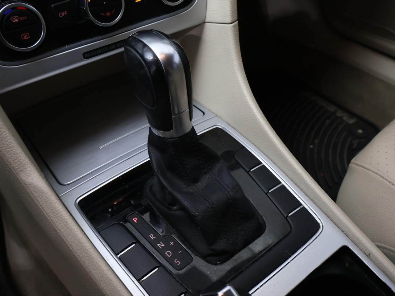 2012 Volkswagen Passat SE PZEV
