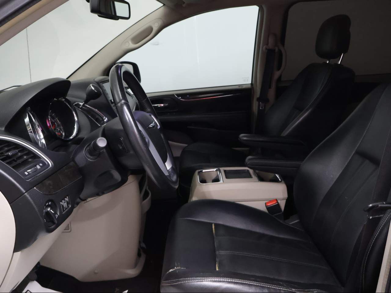 2013 Chrysler Town & Country Touring - Photo 8