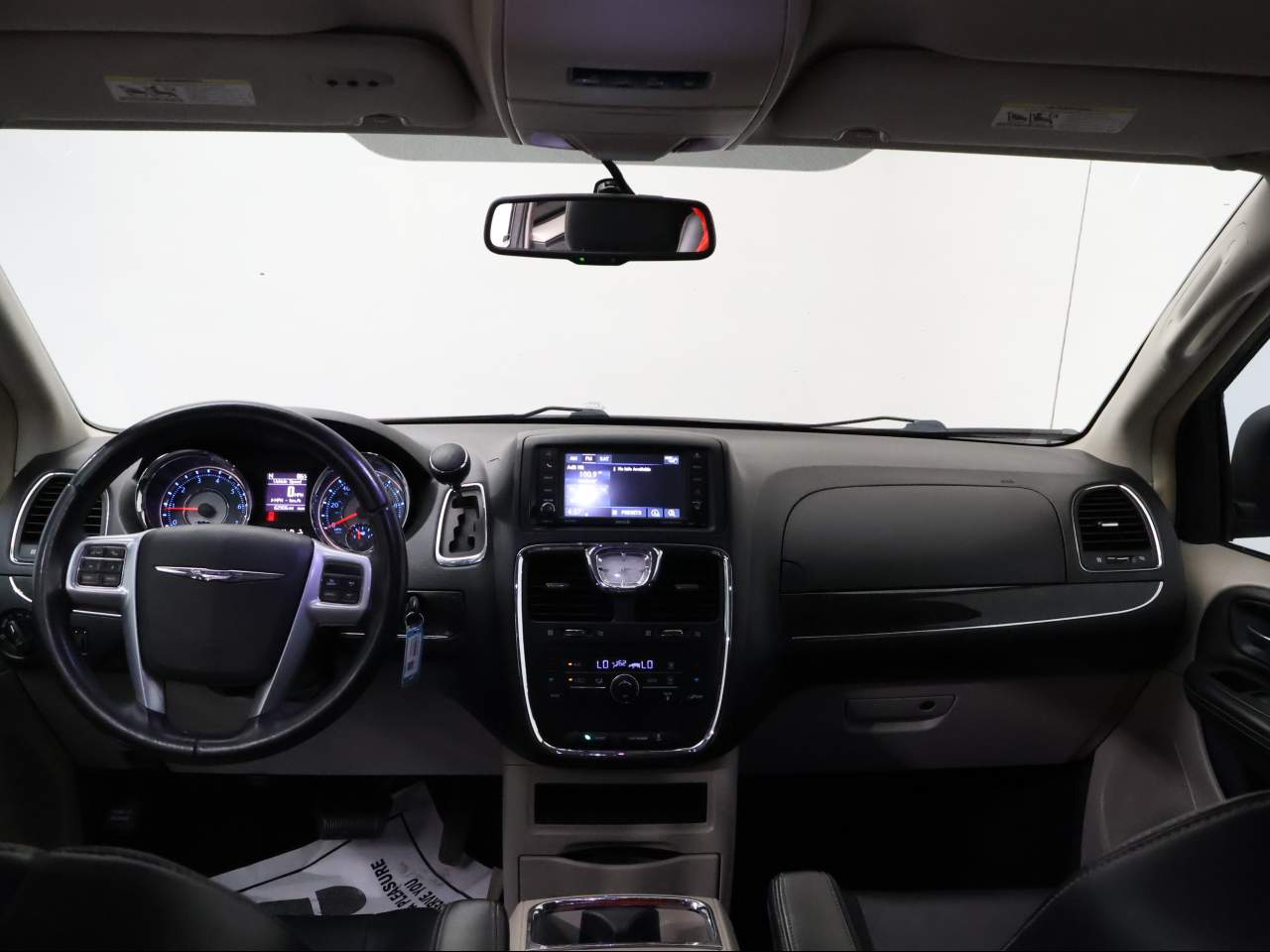 2013 Chrysler Town & Country Touring - Photo 11