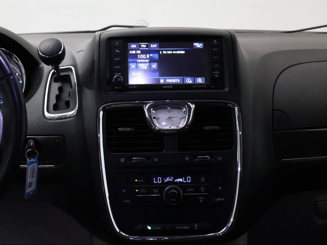 2013 Chrysler Town & Country Touring - Photo 14