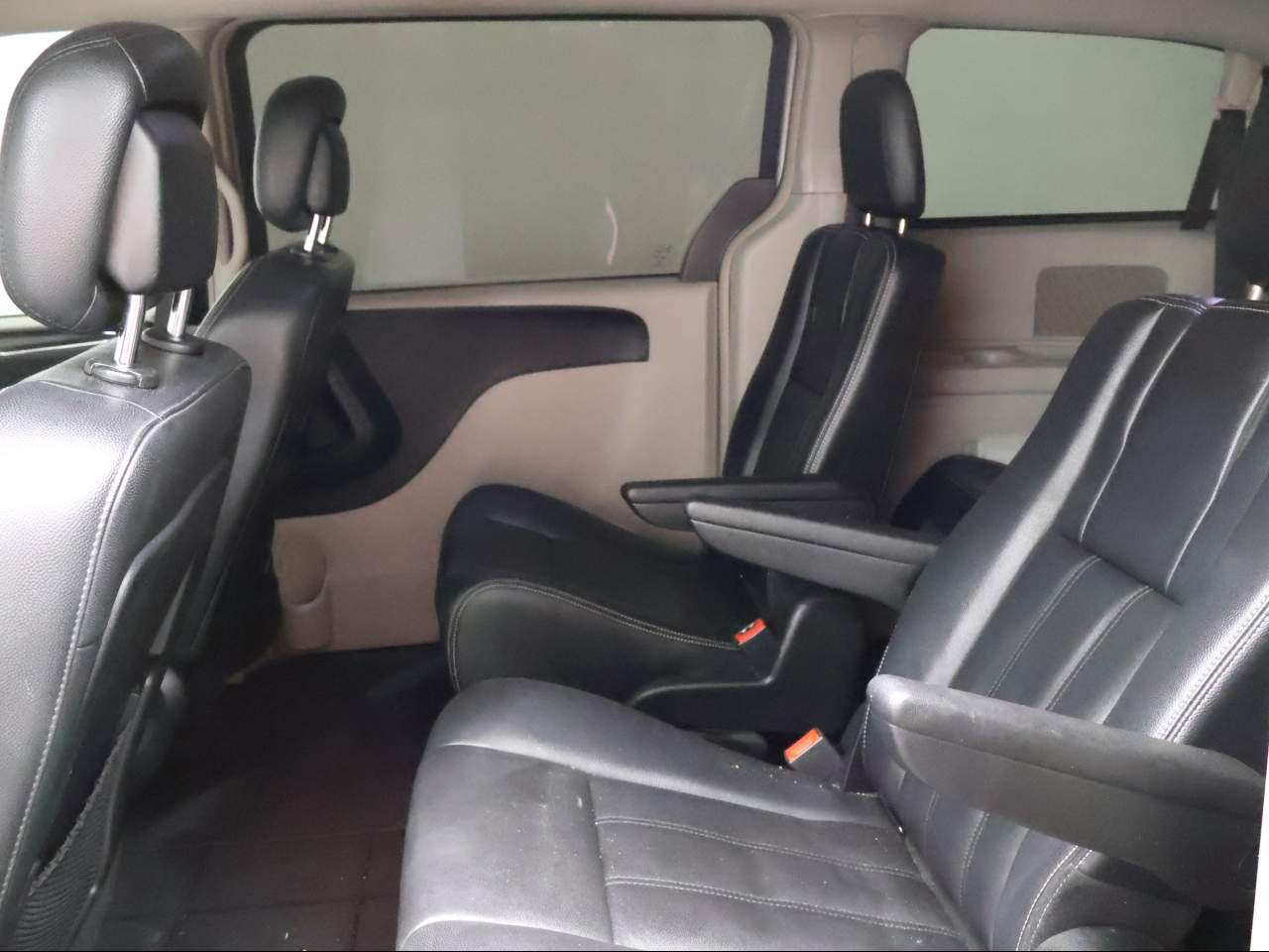 2013 Chrysler Town & Country Touring - Photo 9