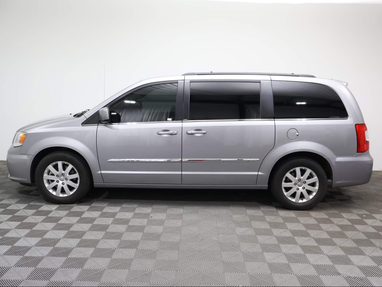 2013 Chrysler Town and Country Touring