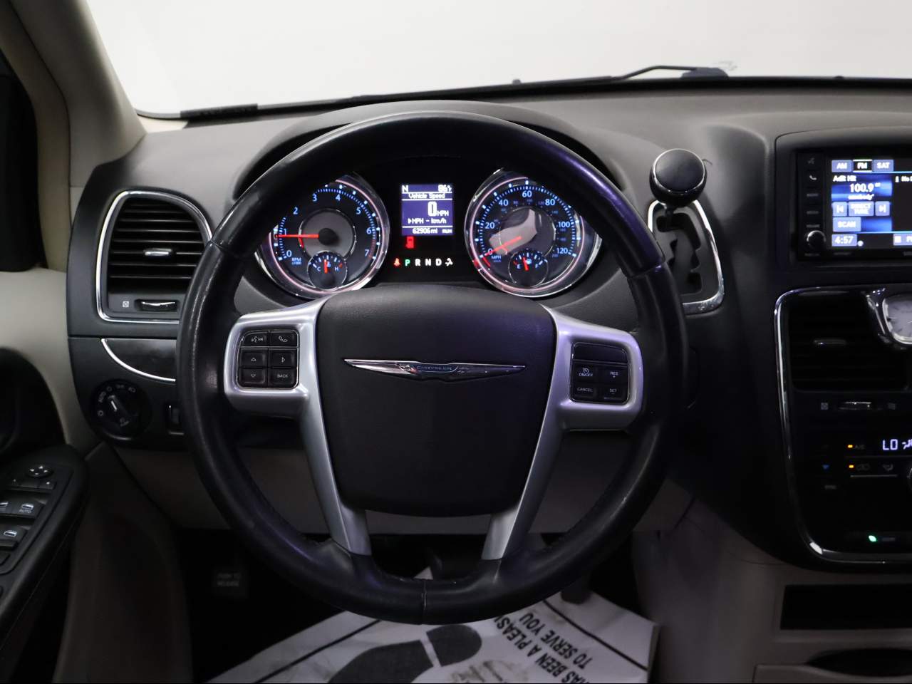 2013 Chrysler Town & Country Touring - Photo 12