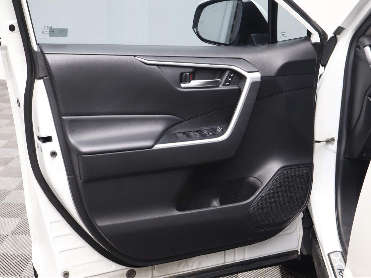 2022 Toyota RAV4 XLE Premium - Photo 7