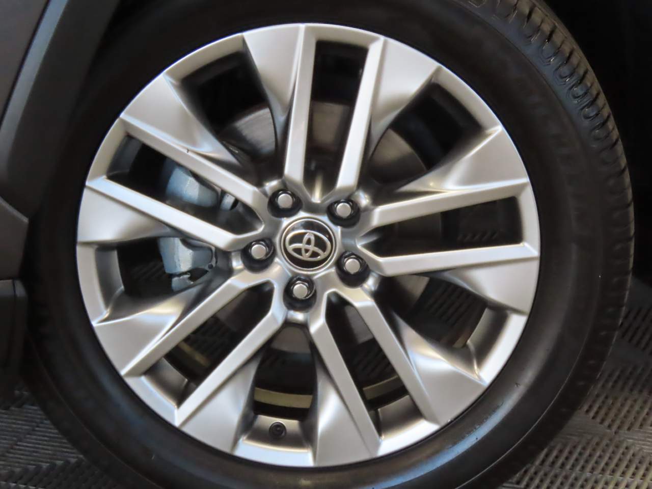 2023 Toyota RAV4 Limited - Photo 7