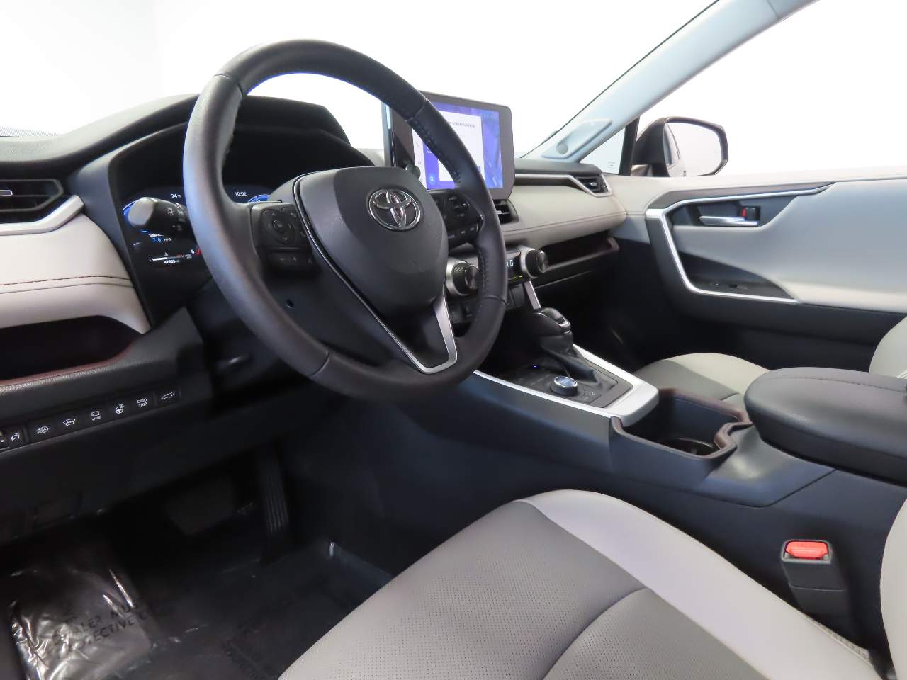 2023 Toyota RAV4 Limited - Photo 9