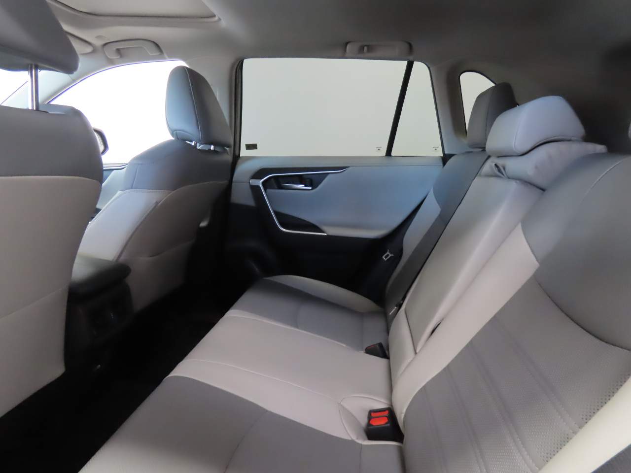 2023 Toyota RAV4 Limited - Photo 17