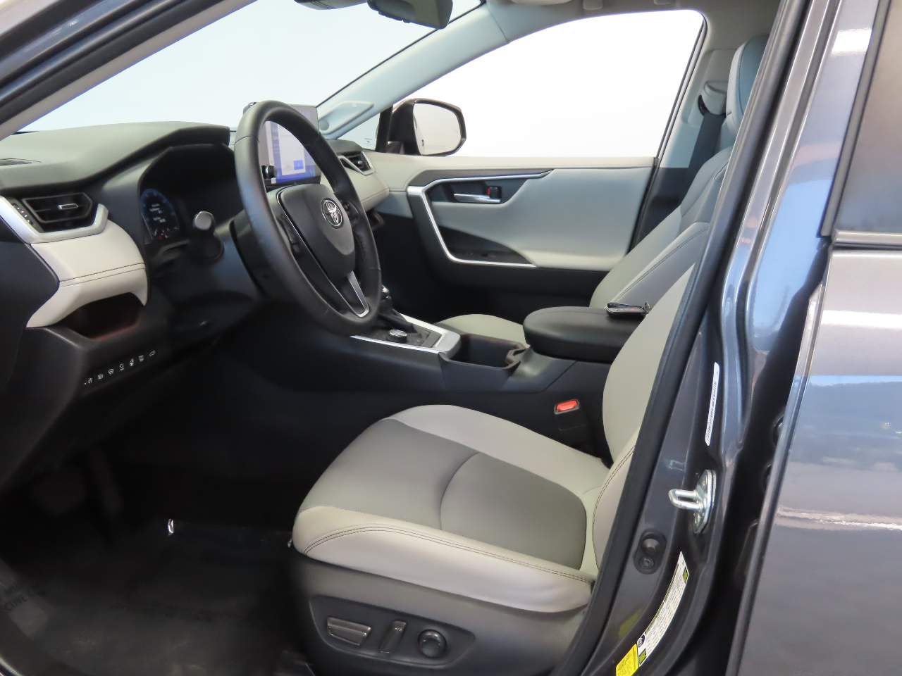 2023 Toyota RAV4 Limited - Photo 16