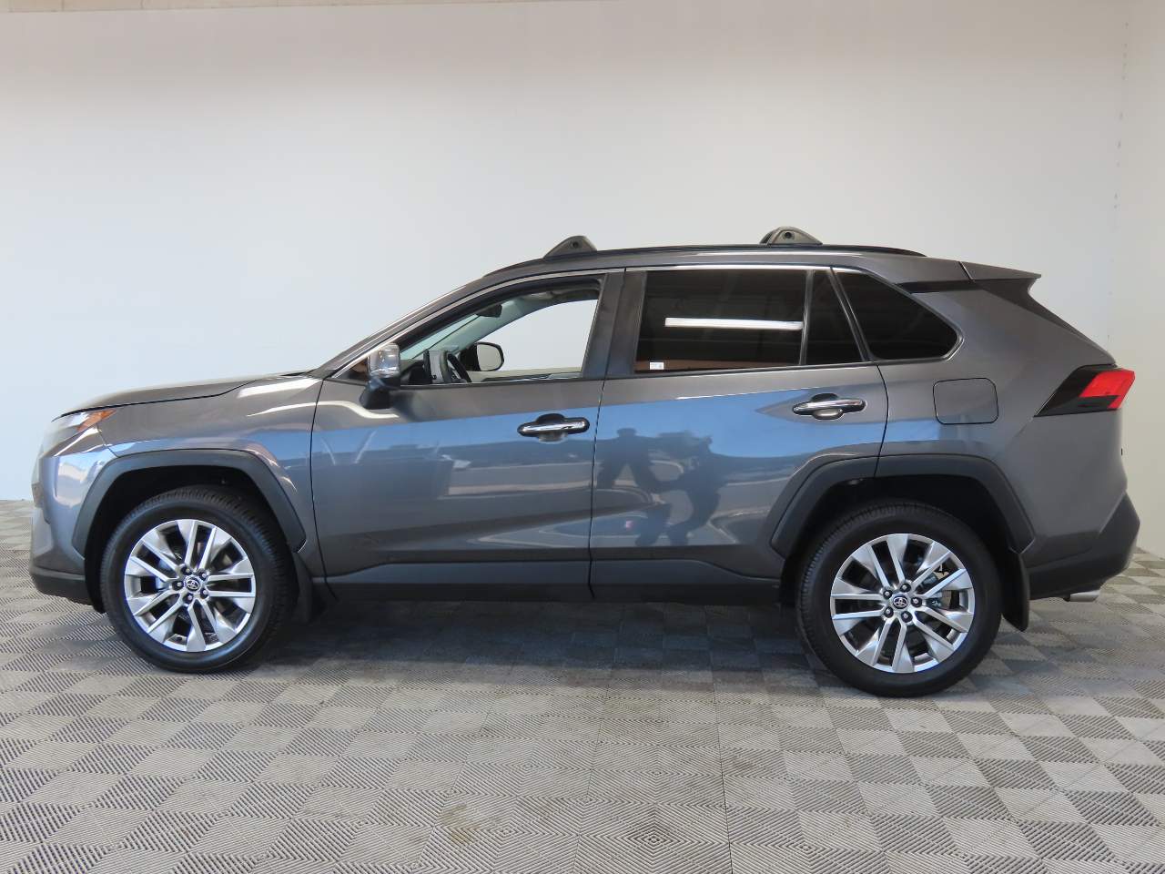 2023 Toyota RAV4 Limited - Photo 5