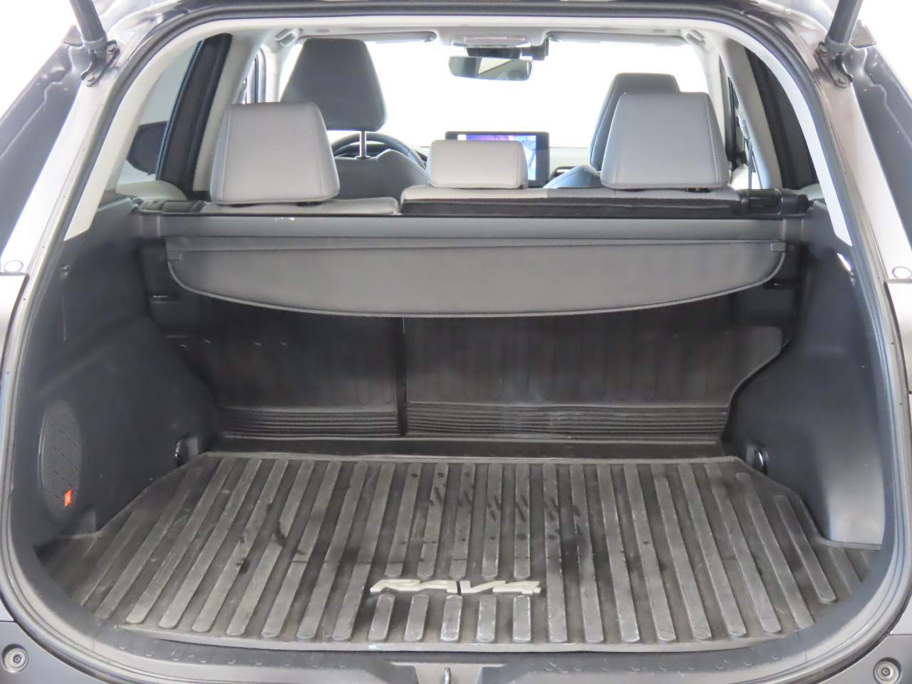 2023 Toyota RAV4 Limited - Photo 18