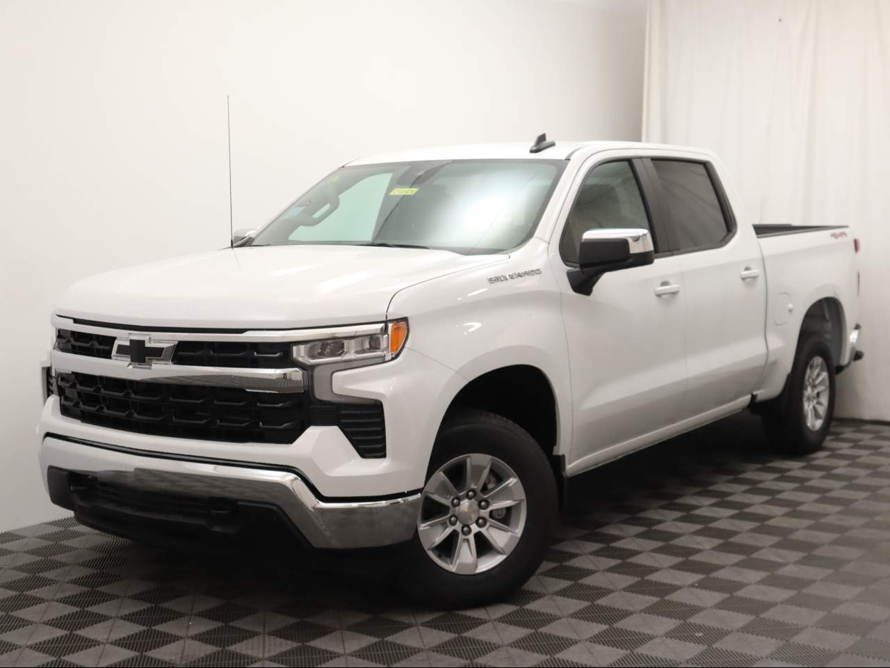 2024 Chevrolet Silverado 1500 Crew Cab 1LT 4WD