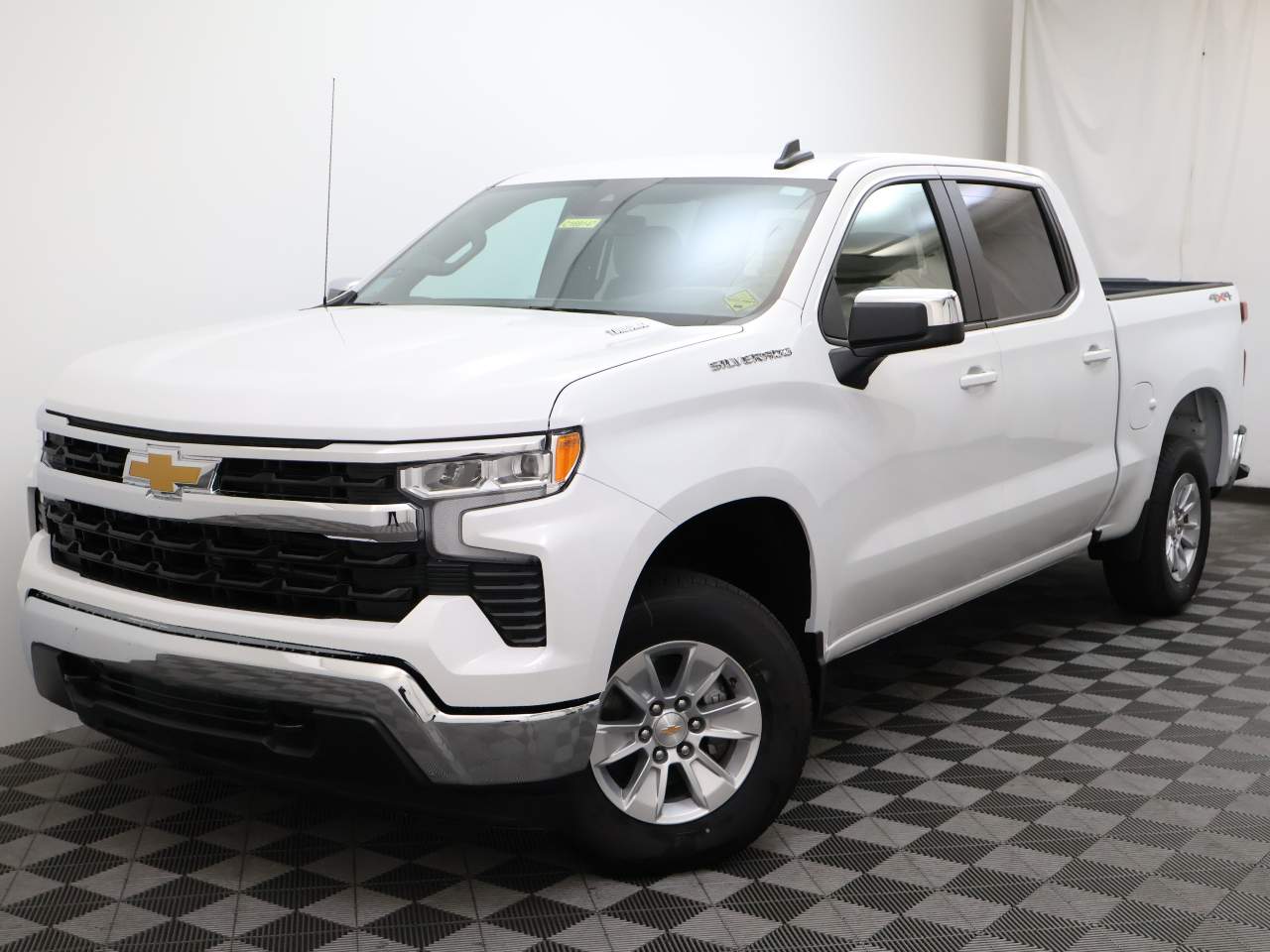 2025 Chevrolet Silverado 1500 Crew Cab 1LT 4WD