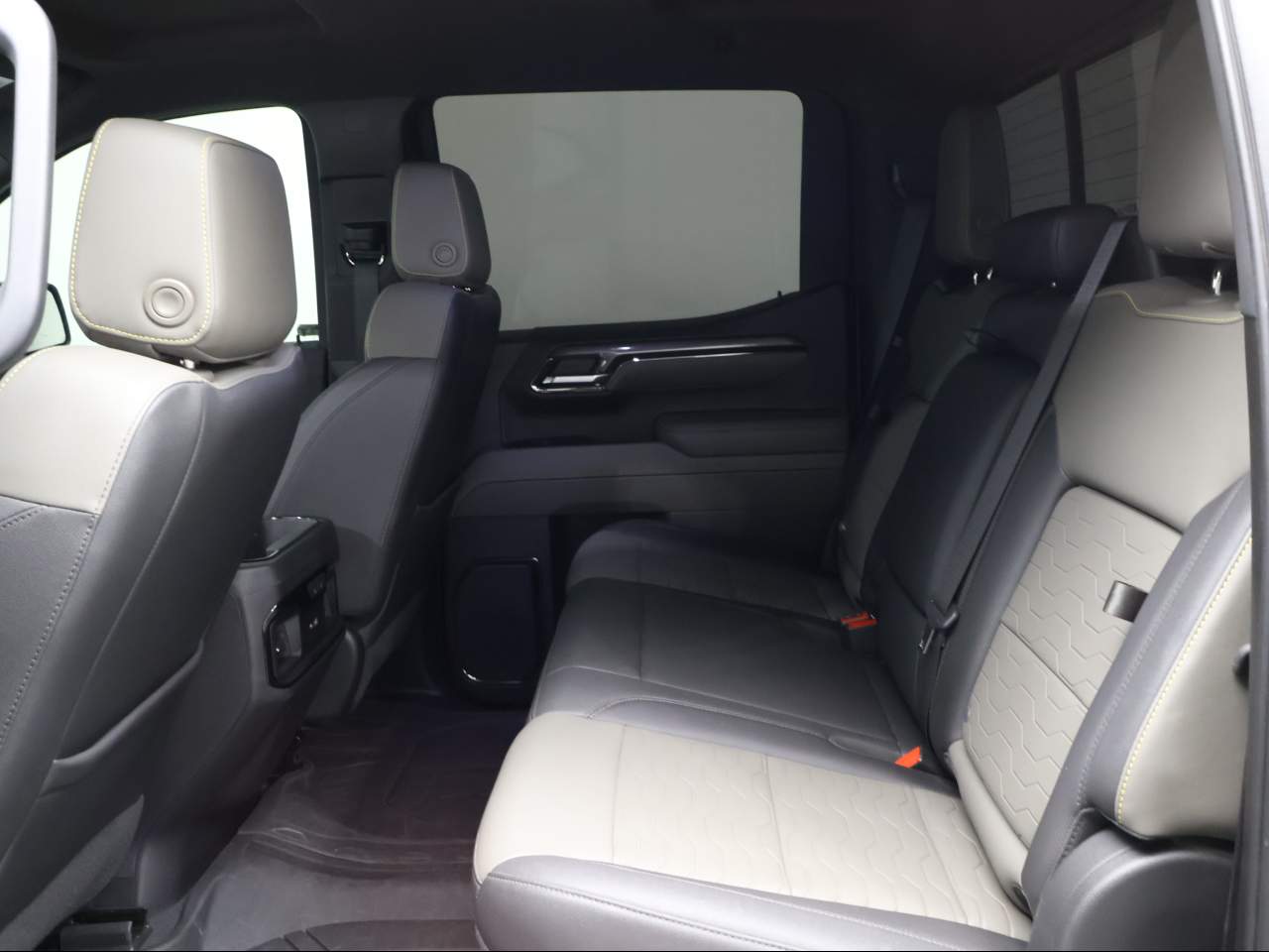 2023 Chevrolet Silverado 1500 ZR2 - Photo 8