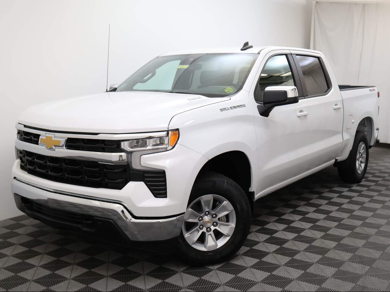 2025 Chevrolet Silverado 1500 Crew Cab 1LT 4WD