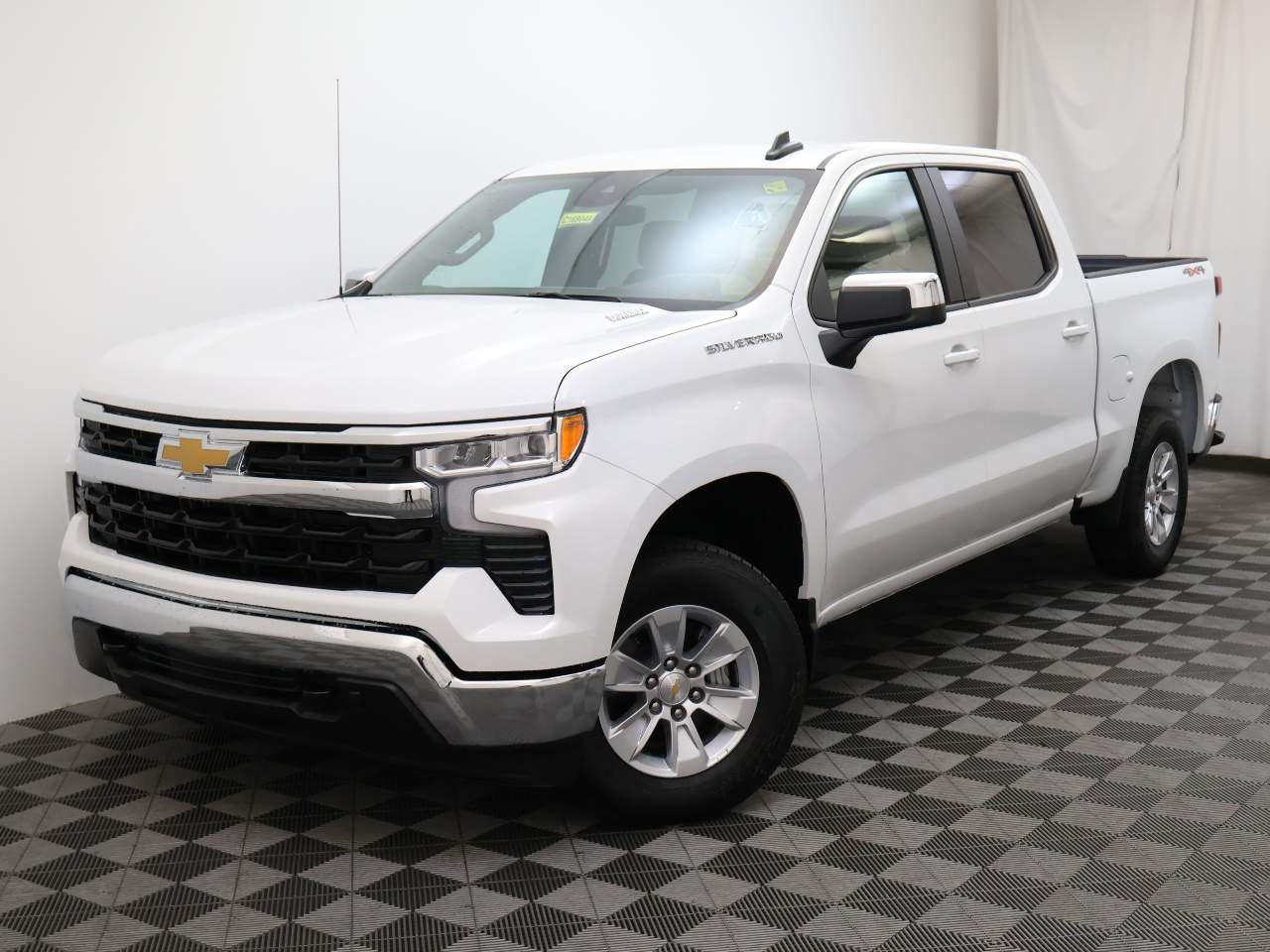 2025 Chevrolet Silverado 1500 Crew Cab 1LT 4WD