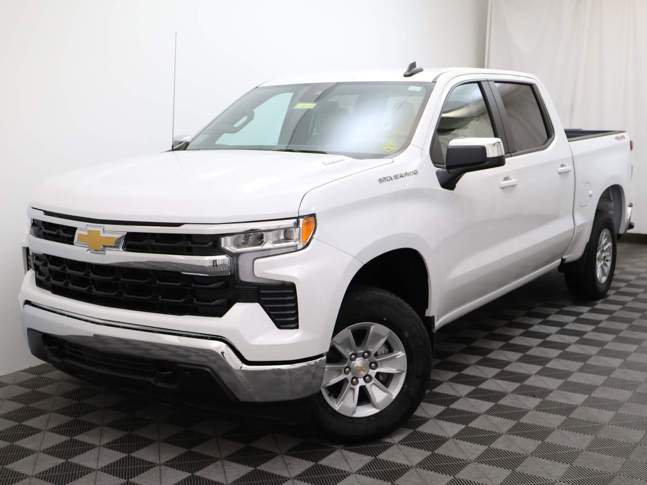 2025 Chevrolet Silverado 1500 Crew Cab 1LT 4WD