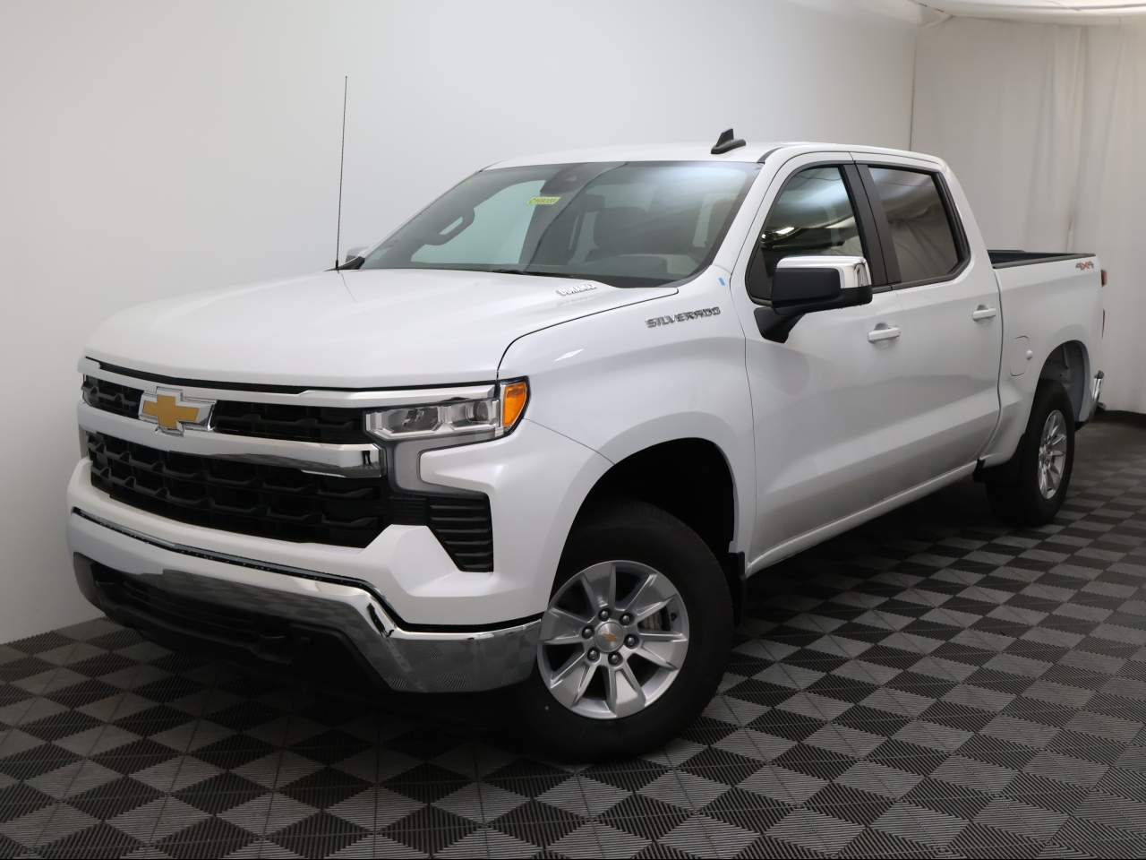 2025 Chevrolet Silverado 1500 Crew Cab 1LT 4WD