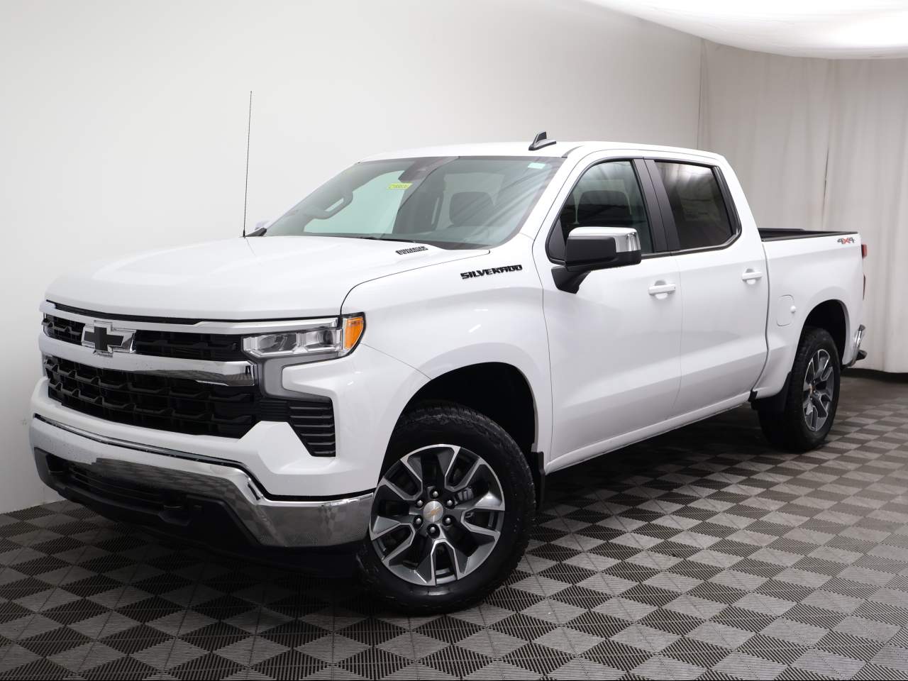 2026 Chevrolet Silverado LT's photo