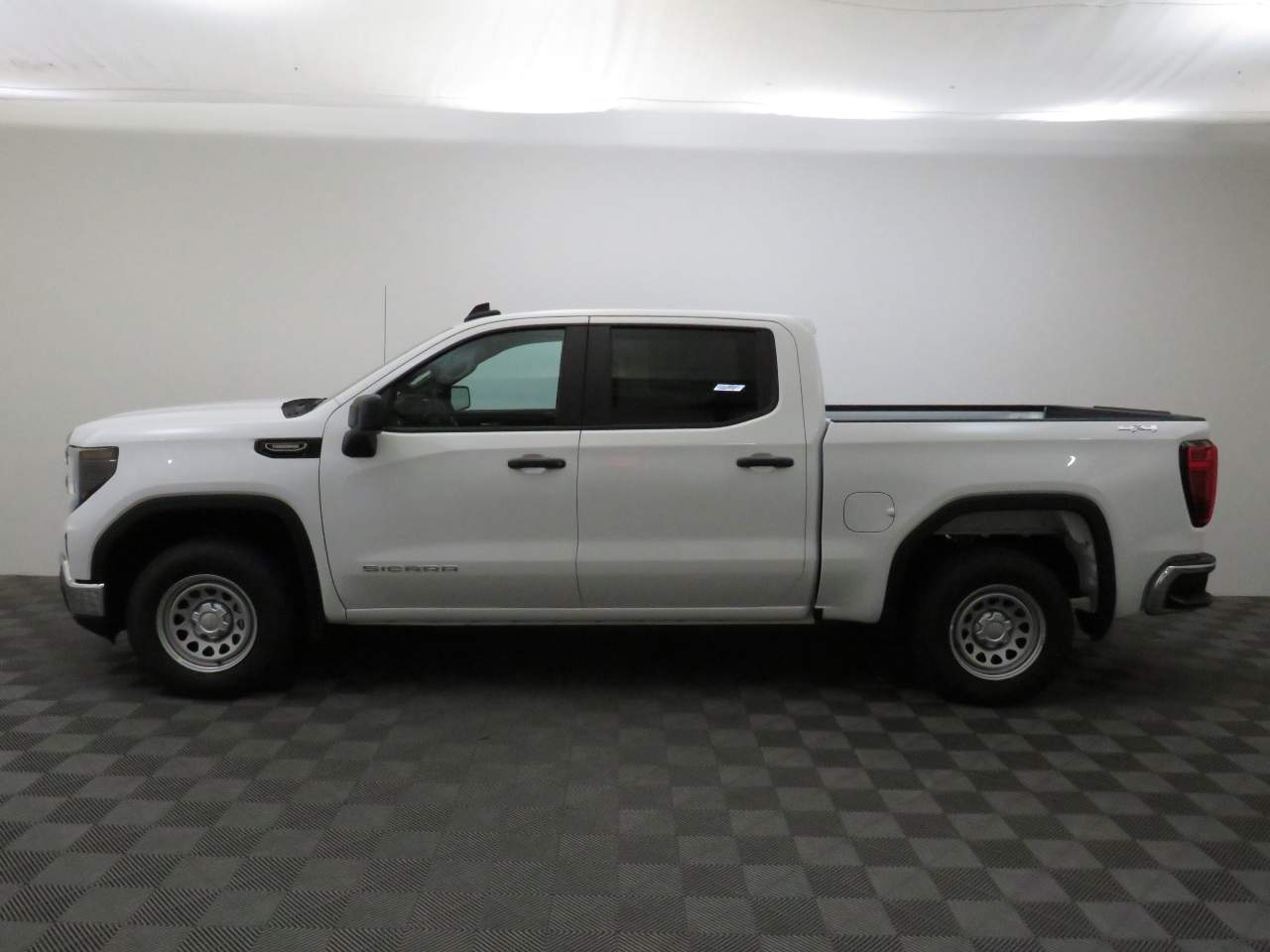 2025 GMC Sierra 1500 Crew Cab Pro 4WD
