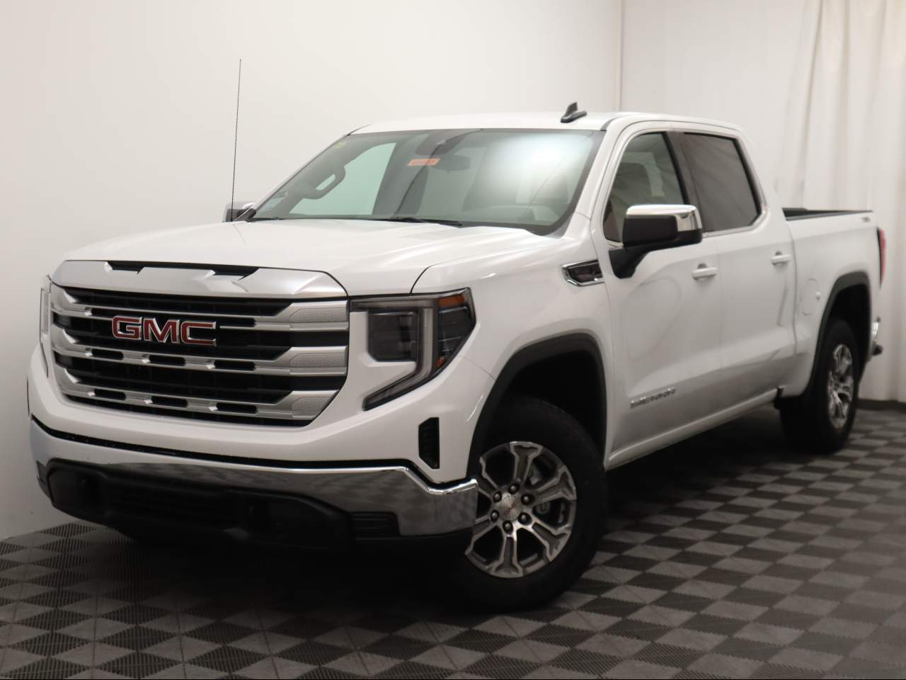 2024 GMC Sierra 1500 Crew Cab SLE 4WD