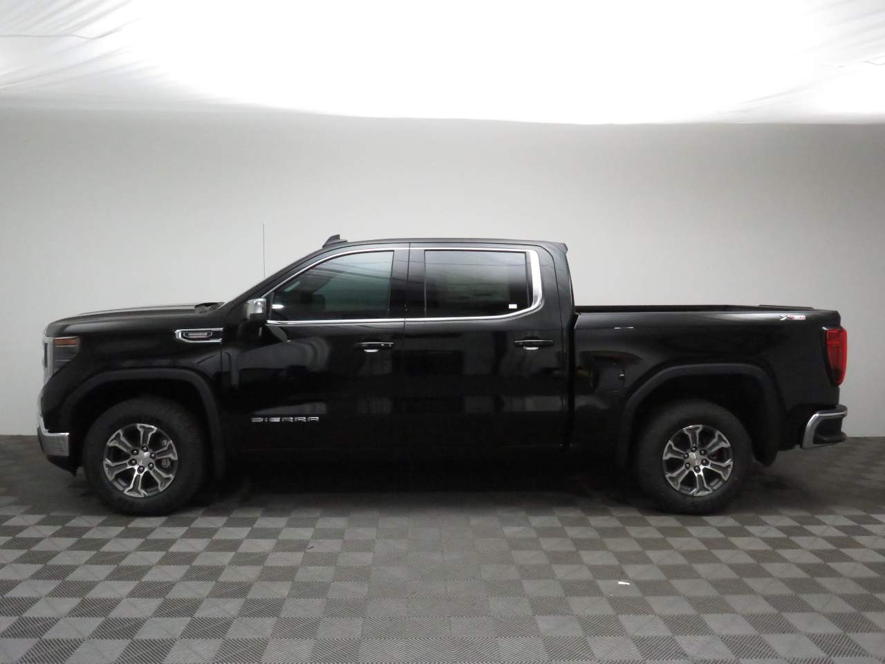 2026 GMC Sierra 1500 Crew Cab SLE 4WD