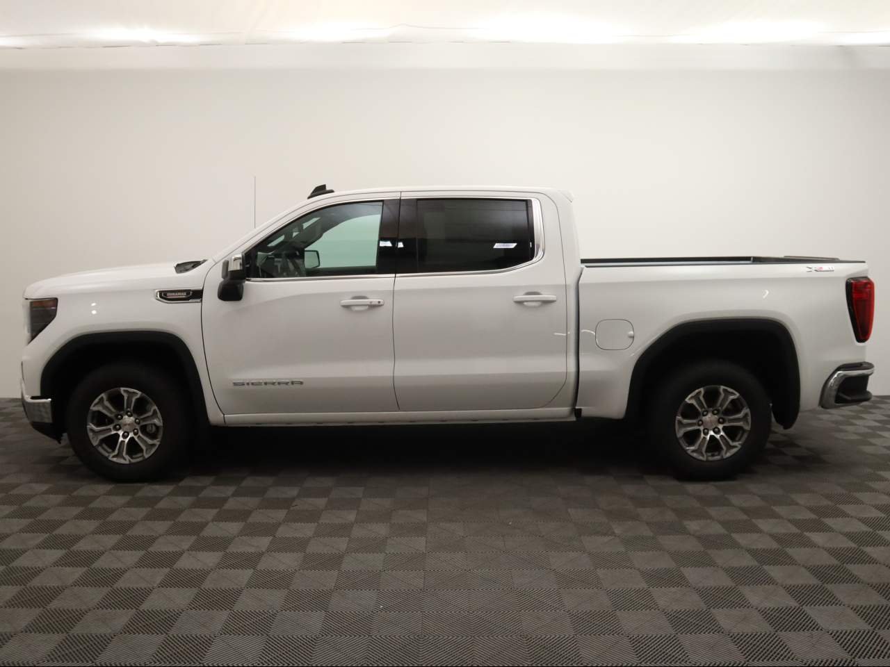 2024 GMC Sierra 1500 Crew Cab SLE 4WD